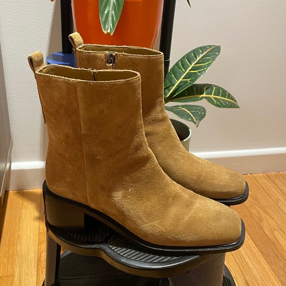 Everlane "The City Boot" Sand Suede Size 9